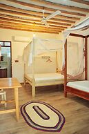 Yellow Card Apartment & Bungalow