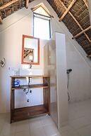 Yellow Card Apartment & Bungalow