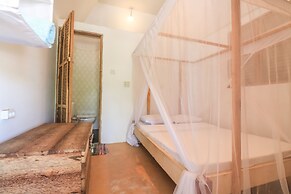 Yellow Card Apartment & Bungalow