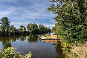 Prague Bay Houseboats