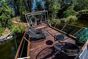 Prague Bay Houseboats