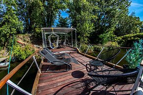Prague Bay Houseboats