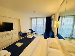 Royal Sea Breeze Apartment