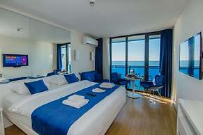 Royal Sea Breeze Apartment