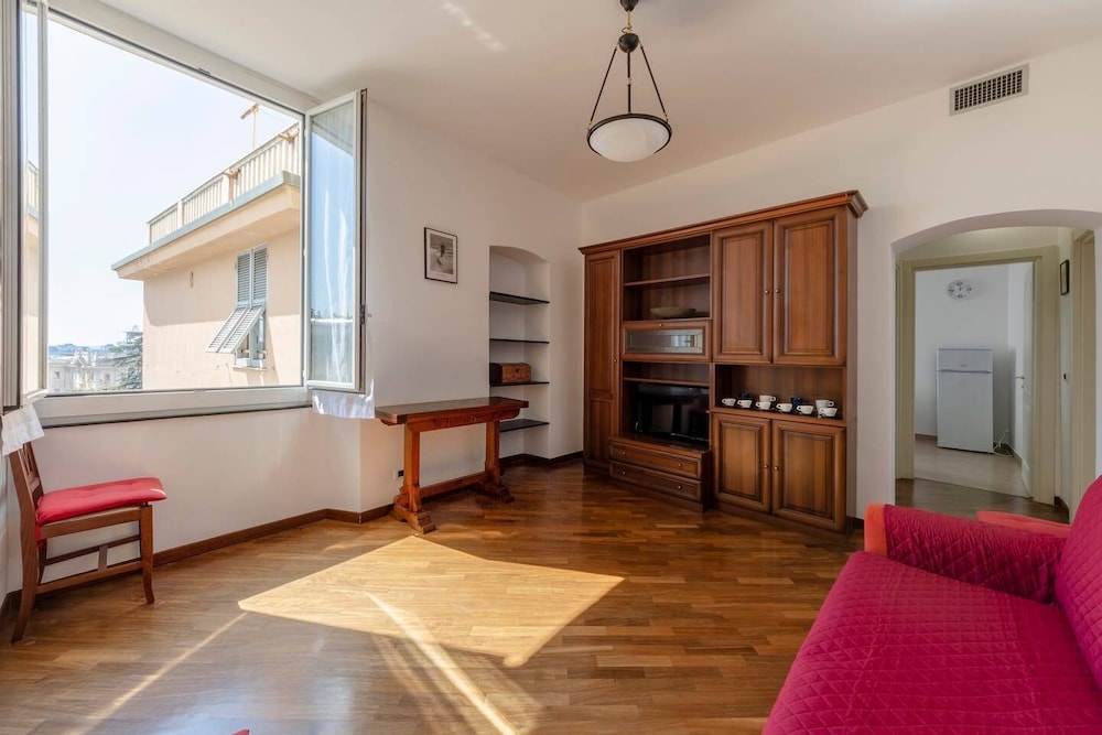 JOIVY Band House di Fronte al Terminal Traghetti