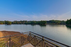 Shantai by the lake