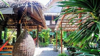 Ilakai Hostel - Adults Only