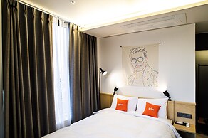 glue Hotel