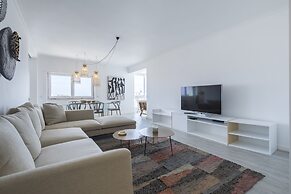 Luxurious Seaview Apartment in Estoril