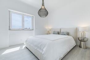 Luxurious Seaview Apartment in Estoril
