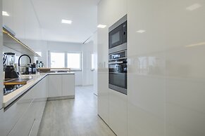Luxurious Seaview Apartment in Estoril