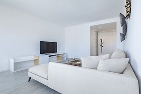 Luxurious Seaview Apartment in Estoril