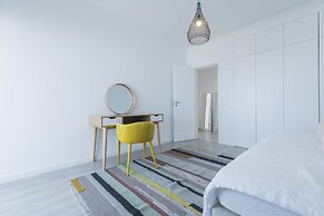 Luxurious Seaview Apartment in Estoril