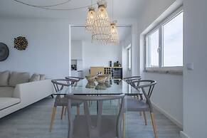 Luxurious Seaview Apartment in Estoril