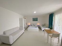 SOL CARIBE SUITES DELUXE Beach Club and Pool
