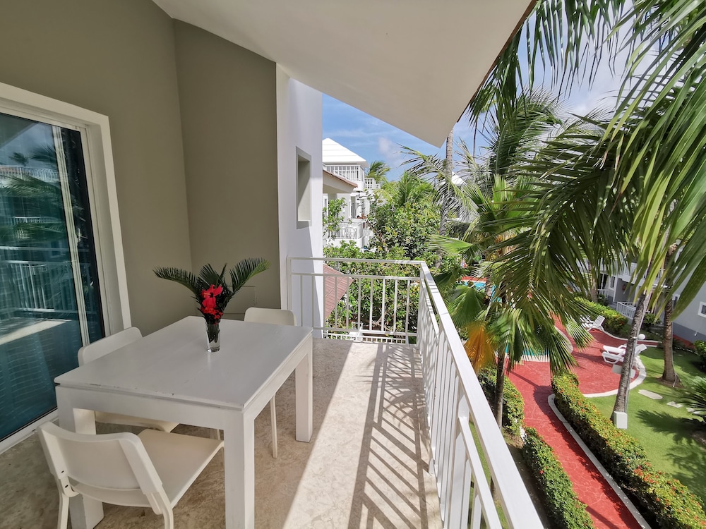 SOL CARIBE SUITES DELUXE Beach Club and Pool