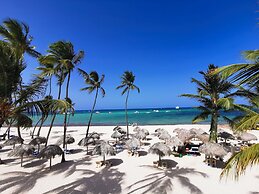 SOL CARIBE SUITES DELUXE Beach Club and Pool