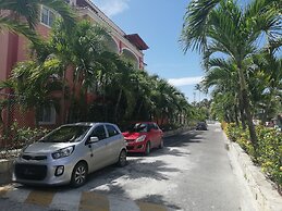 SOL CARIBE SUITES DELUXE Beach Club and Pool