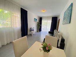 SOL CARIBE SUITES DELUXE Beach Club and Pool