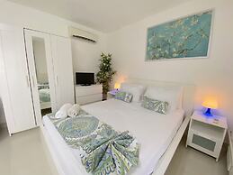 SOL CARIBE SUITES DELUXE Beach Club and Pool