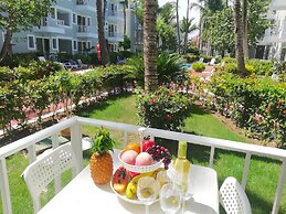 SOL CARIBE SUITES DELUXE Beach Club and Pool
