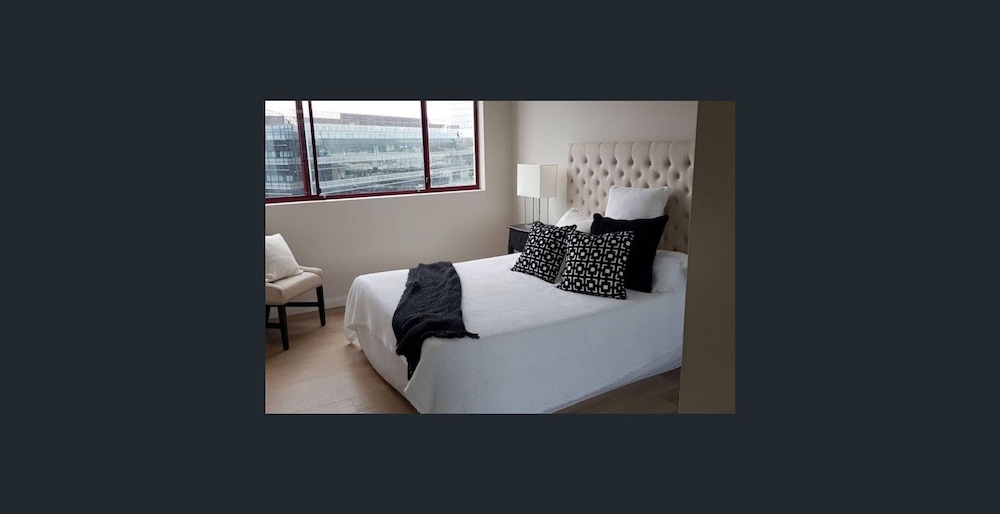 2 Bedroom Darling Harbour Apartment