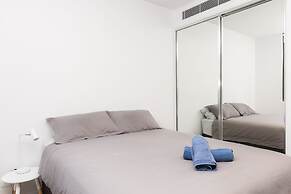 Modern Apartment in Darling Harbour