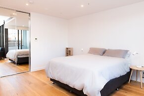 Modern Apartment in Darling Harbour
