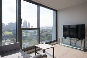 Modern 2 Bedroom Potts Point Apartment