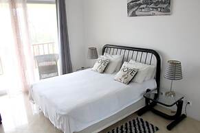 Rezz Aparthotel