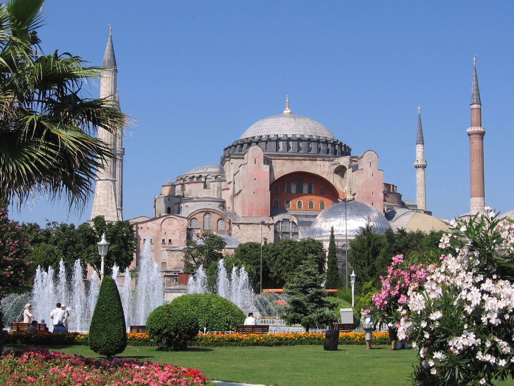 Emirhan Guest House & Suites