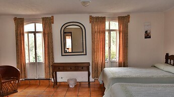 Hotel and Restaurant Los Arcos