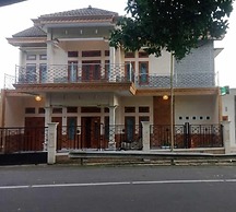 Mas Dylan Homestay
