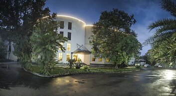 Central Palms Hotel