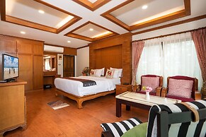 Bright Luxury Villa W Garden Pool & Sauna