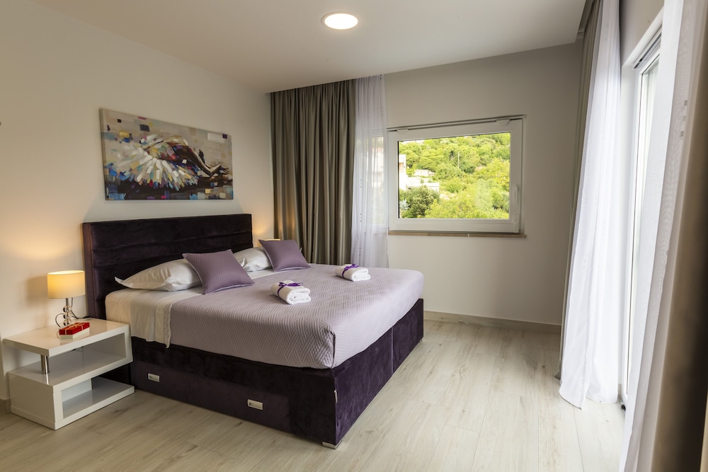Villa Romance