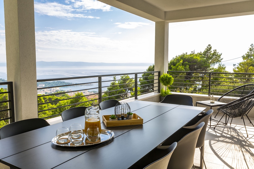 Villa Romance