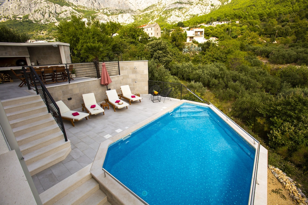 Villa Romance