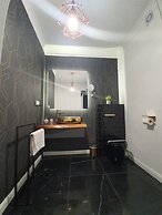 Korda Apartments