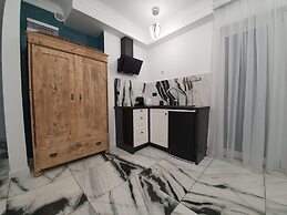 Korda Apartments