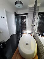Korda Apartments