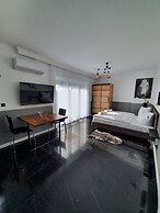 Korda Apartments