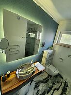 Korda Apartments