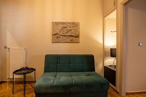 Luxurious 4 Bdrm 3Bath Apt 1- Athens