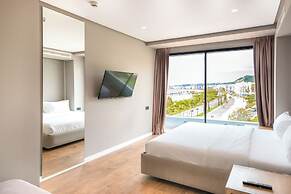 Yacht Hotel