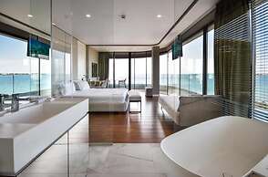Yacht Hotel