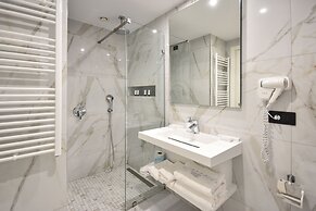 Yacht Hotel