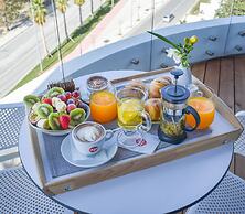 Yacht Hotel