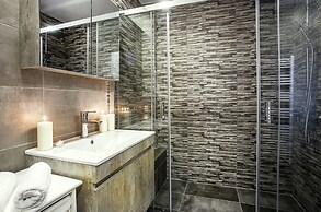 Spacious 3-Bedroom Apartment Near the Train
