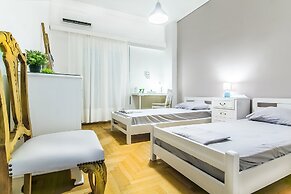 Charming 2 bdr apt next to Piraeus port